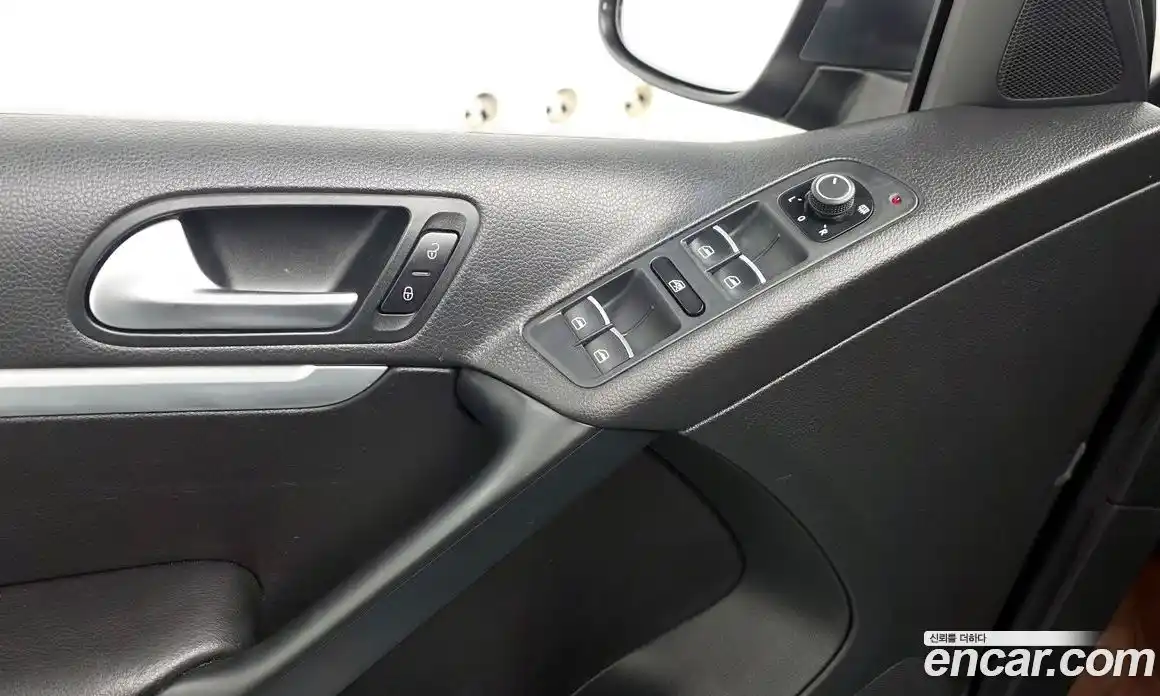 Volkswagen Tiguan 2016 2.0 Автомат в Москве № 168847, фото 18