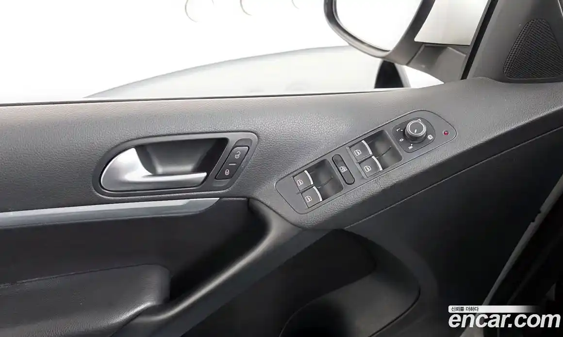 Volkswagen Tiguan 2016 2.0 Автомат в Москве № 169041, фото 10