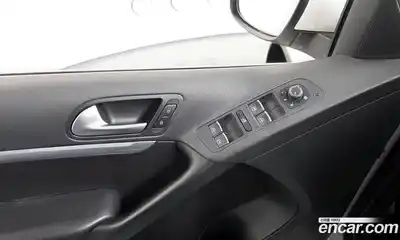 Volkswagen Tiguan 2016 2.0 Автомат в Москве № 169041, миниатюра 10