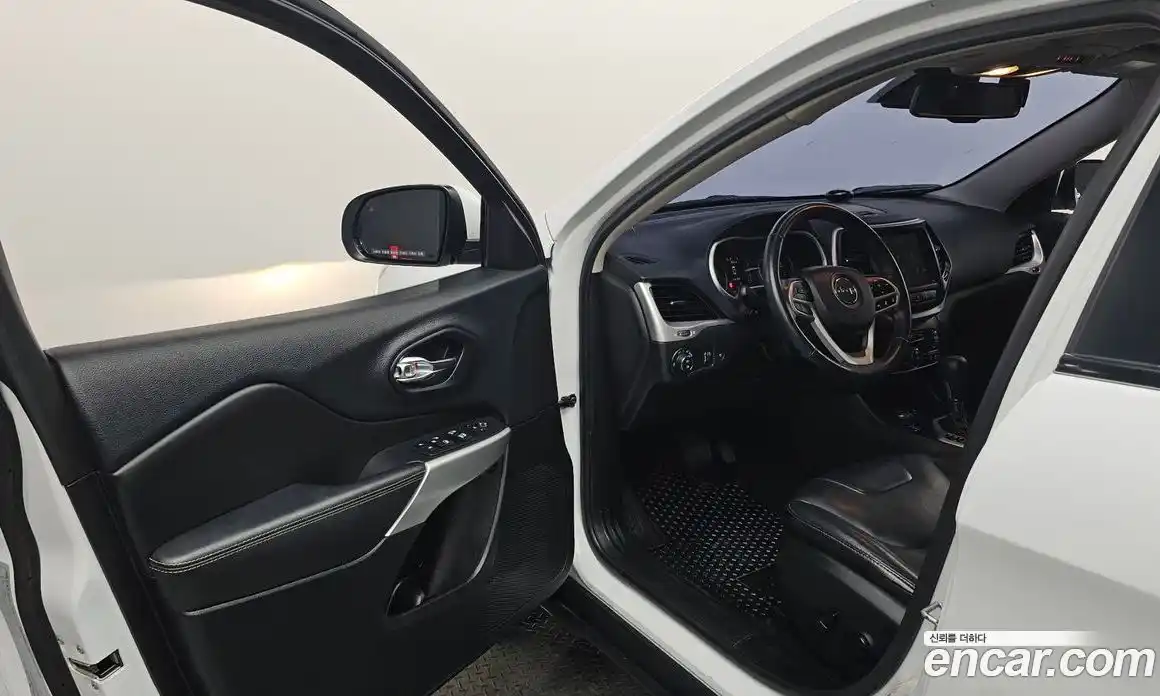 Jeep Cherokee 2018 2.4 Автомат в Москве № 169782, фото 14