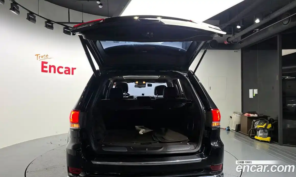 Jeep Cherokee 2016 3.0 Автомат в Москве № 169885, фото 18