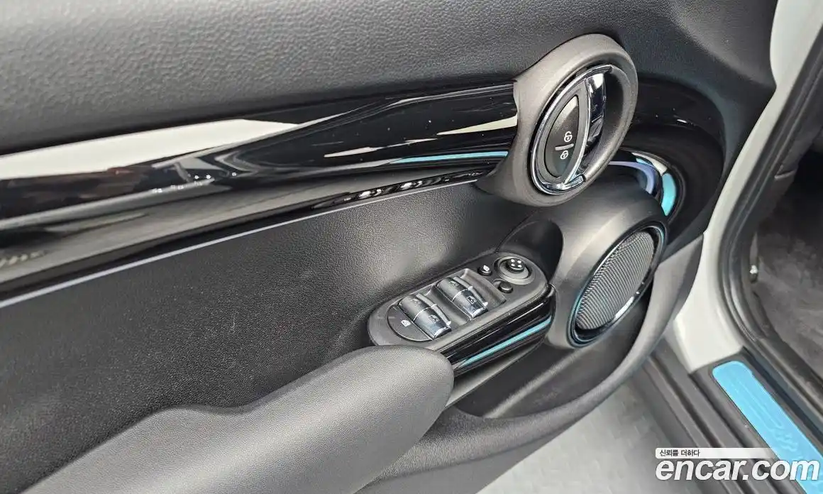 Mini Cooper 2022 2.0 Автомат в Москве № 177363, фото 19