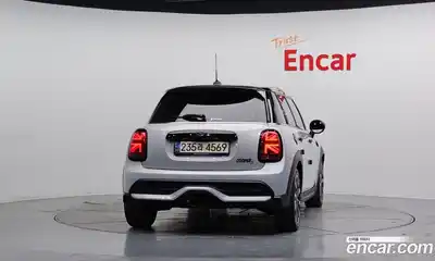 Mini Cooper 2022 2.0 Автомат в Москве № 177363, миниатюра 4