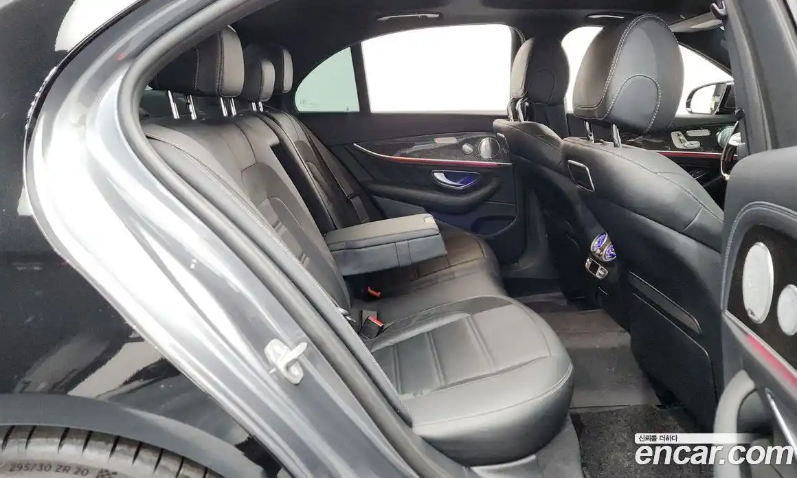 Mercedes-Benz E-Class 2018 4.0 Автомат в Москве № 180266, фото 16