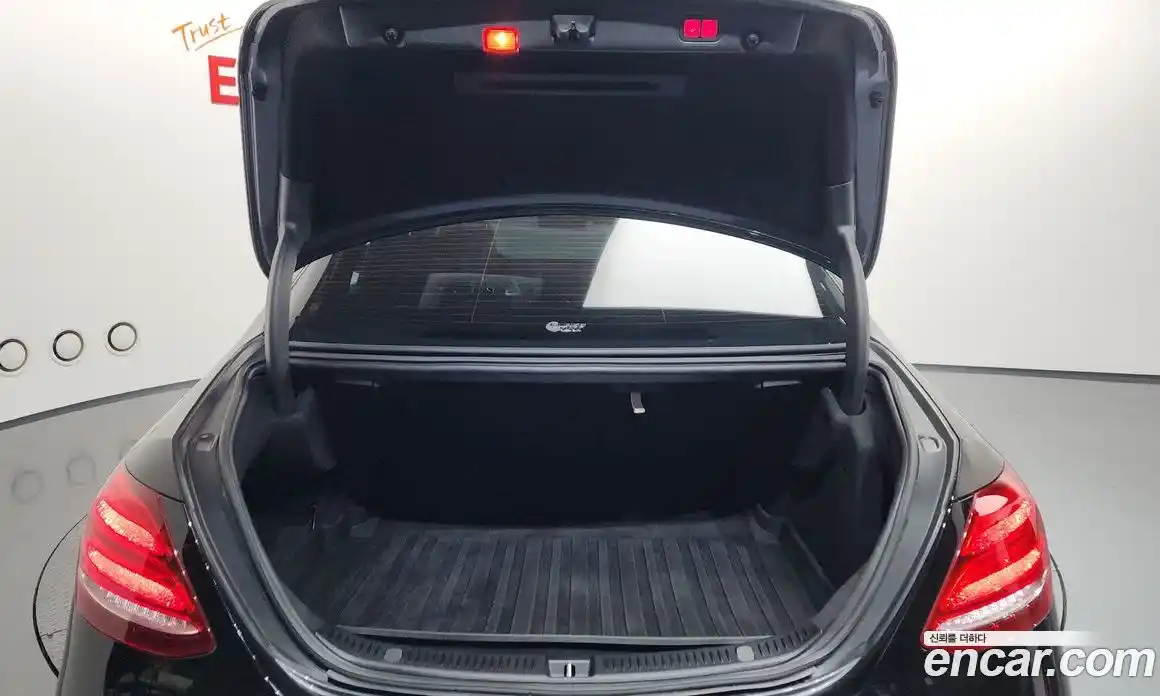 Mercedes-Benz E-Class 2018 4.0 Автомат в Москве № 180266, фото 18