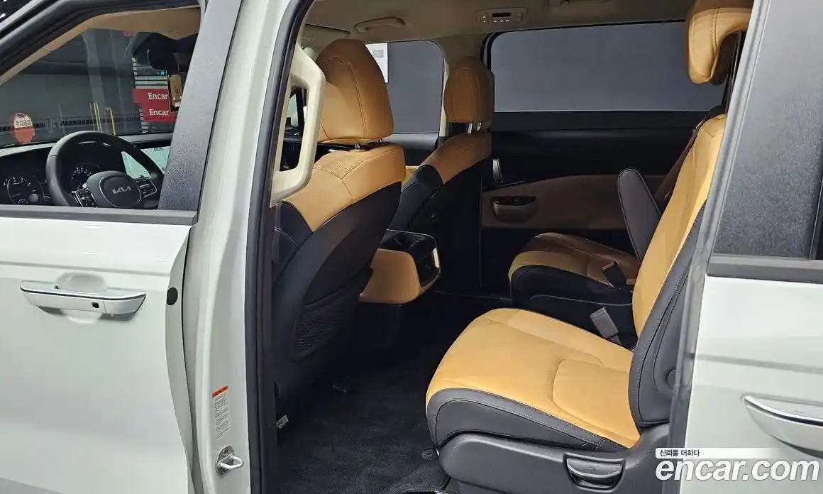 Kia Canival 2023 3.5 Автомат в Москве № 186757, фото 12