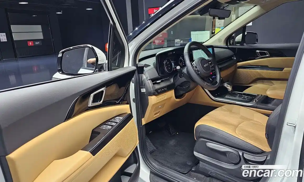 Kia Canival 2023 3.5 Автомат в Москве № 186757, фото 15