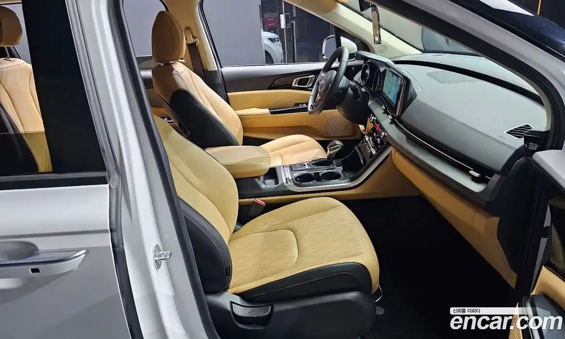 Kia Canival 2023 3.5 Автомат в Москве № 186757, фото 18