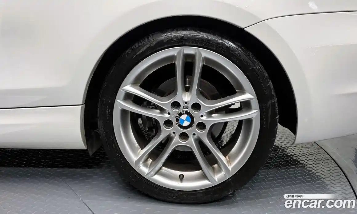 BMW 1-Series 2011 2.0 Автомат в Москве № 192742, фото 16