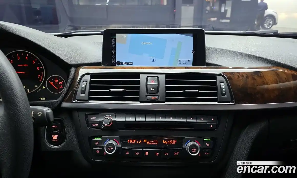 BMW 3-Series 2015 2.0 Автомат в Москве № 192782, фото 14