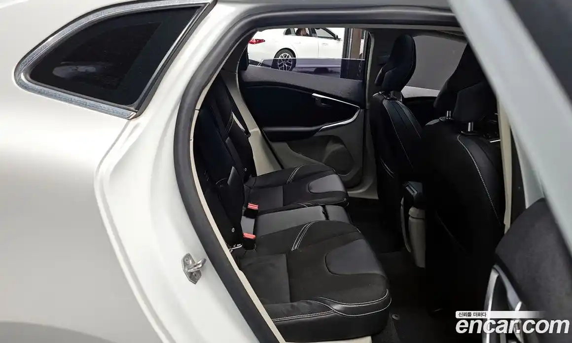 Volvo V40 2015 1.6 Автомат в Москве № 197072, фото 11