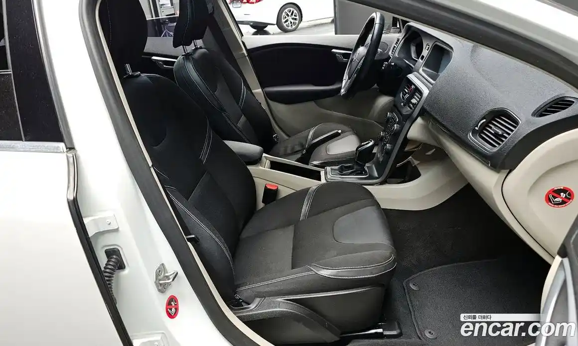 Volvo V40 2015 1.6 Автомат в Москве № 197072, фото 13