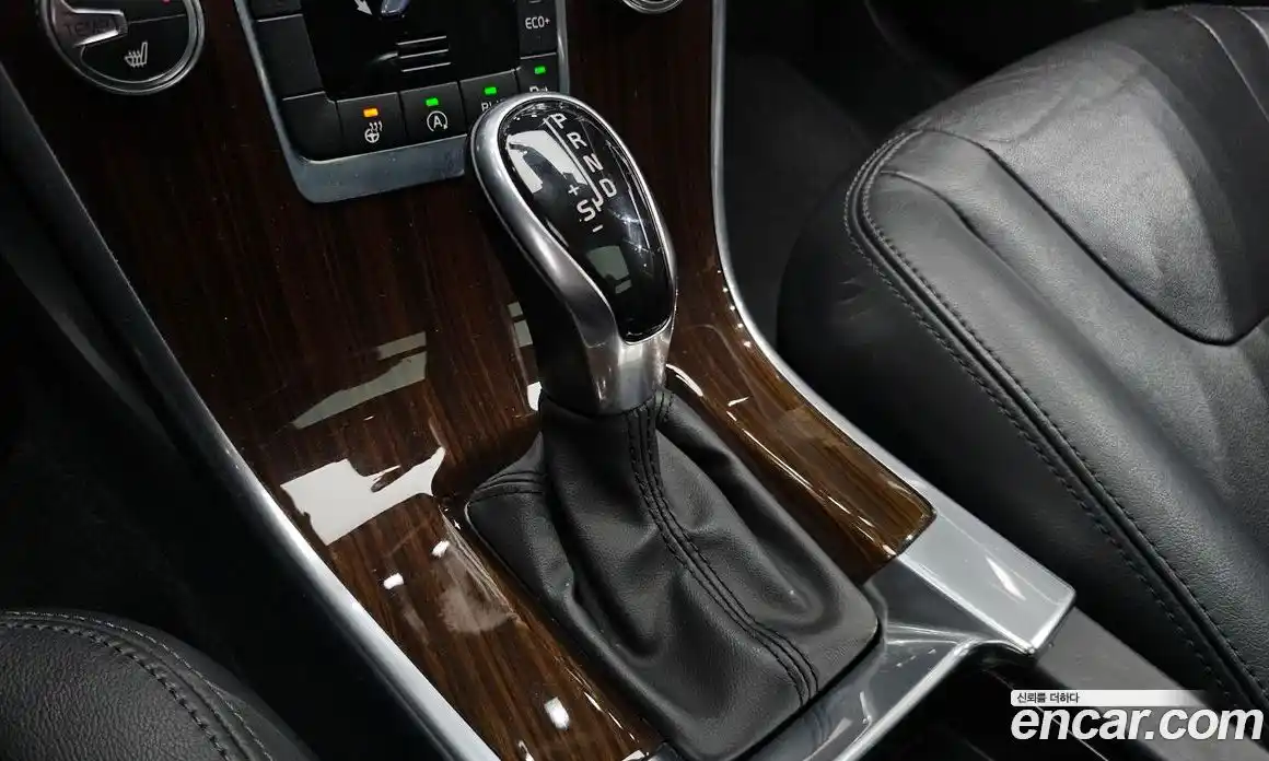 Volvo XC60 2015 2.0 Автомат в Москве № 197090, фото 15