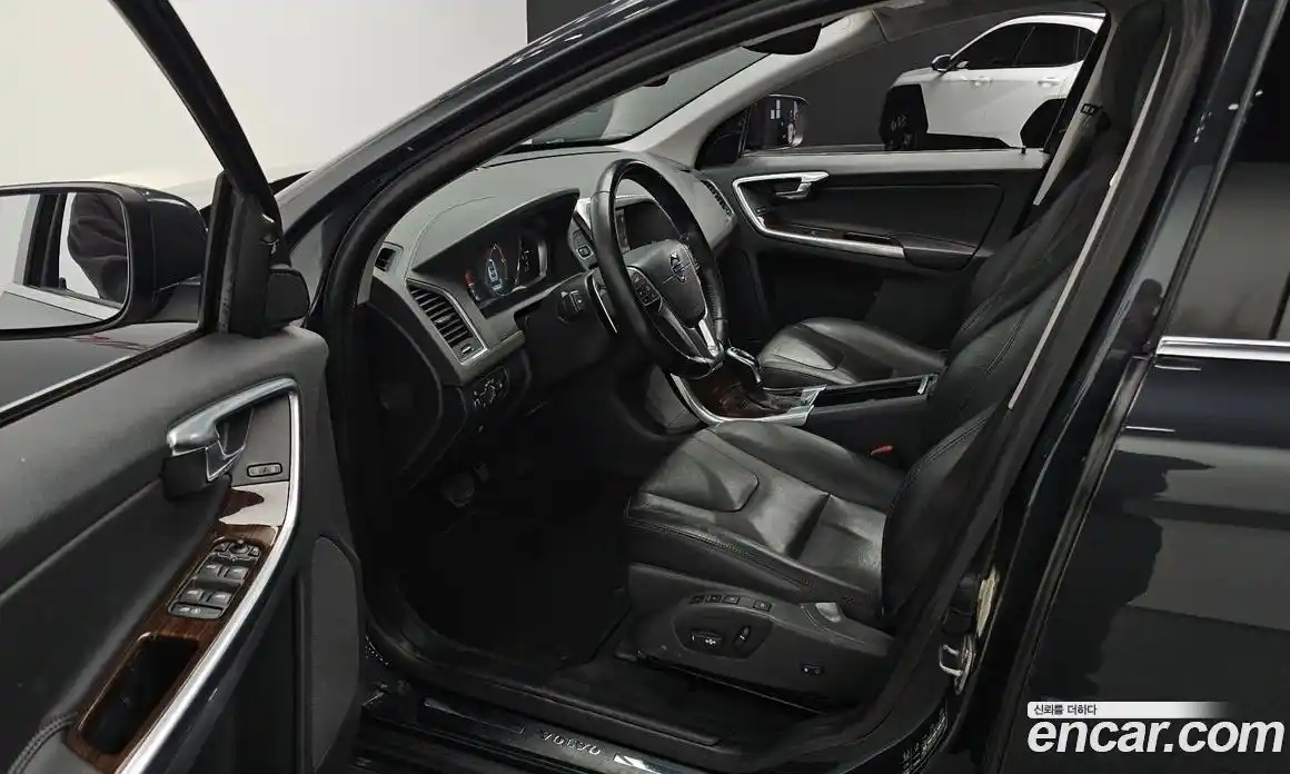 Volvo XC60 2015 2.0 Автомат в Москве № 197090, фото 4