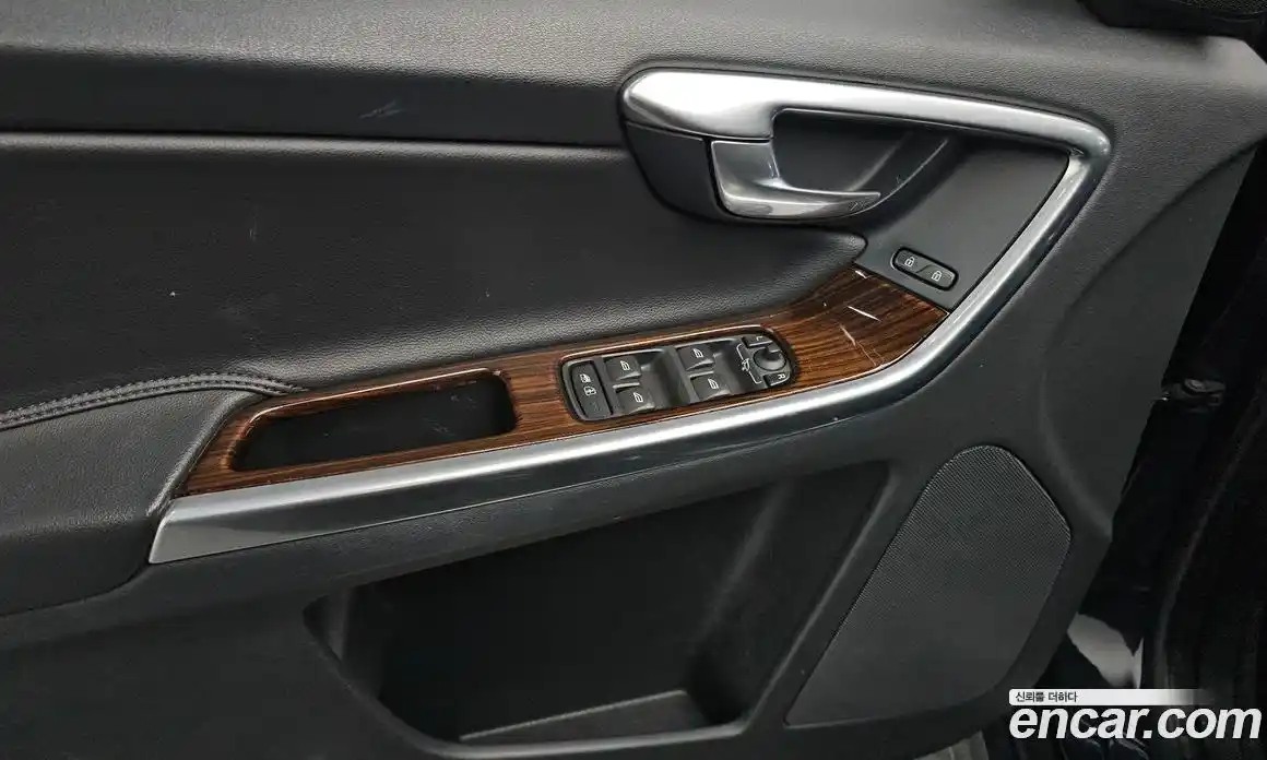 Volvo XC60 2015 2.0 Автомат в Москве № 197090, фото 8