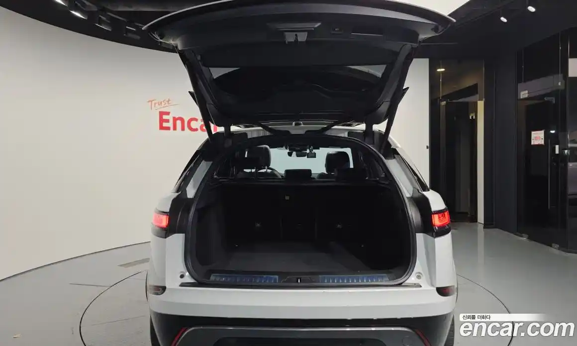 Land Rover Range-Rover Velar 2018 2.0 Автомат в Москве № 198145, фото 16