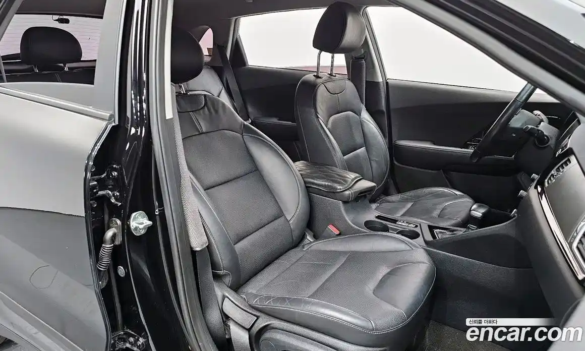 Kia Niro 2017 1.6 Автомат в Москве № 21277, фото 13