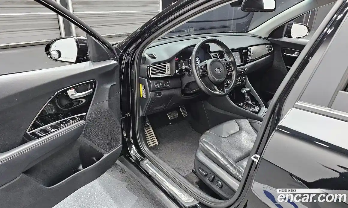 Kia Niro 2017 1.6 Автомат в Москве № 21277, фото 5