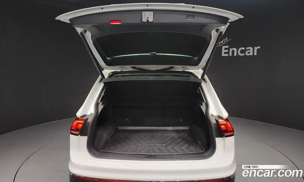 Volkswagen Tiguan 2021 2.0 Автомат в Москве № 214981, фото 20