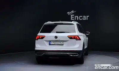 Volkswagen Tiguan 2021 2.0 Автомат в Москве № 214981, миниатюра 4
