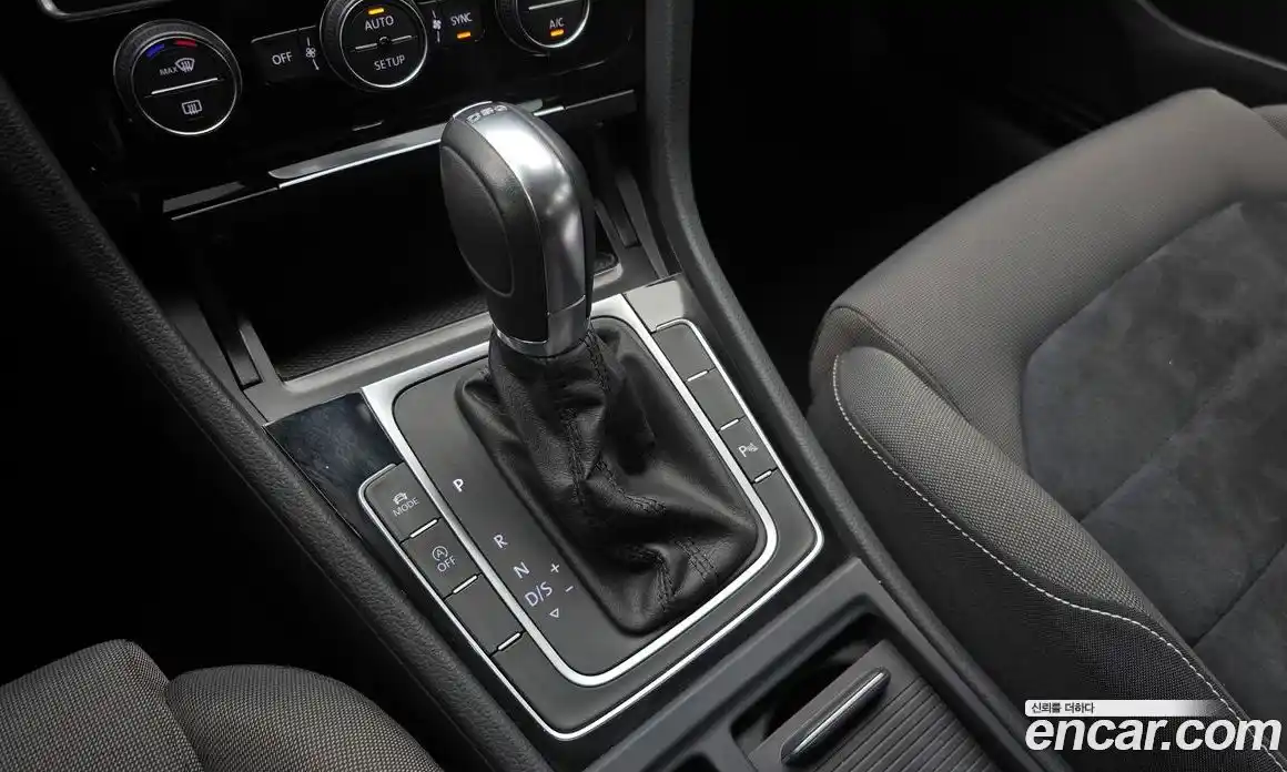 Volkswagen Golf 2013 2.0 Автомат в Москве № 215175, фото 14