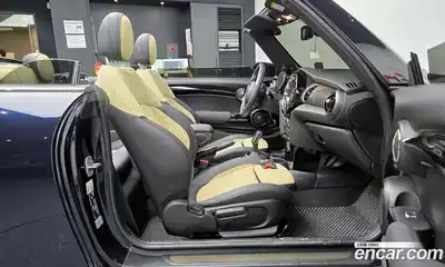 Mini Cooper Convertible 2024 2.0 Автомат в Москве № 220405, миниатюра 2