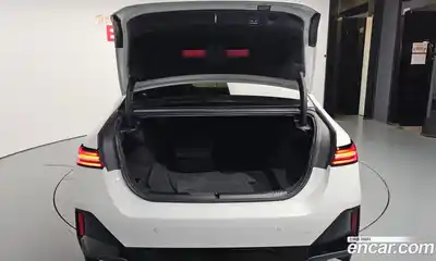 BMW 5-Series 2024 2.0 Автомат в Москве № 228045, миниатюра 4