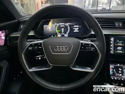 Audi e-tron 2023 Автомат в Москве № 230351, миниатюра 12