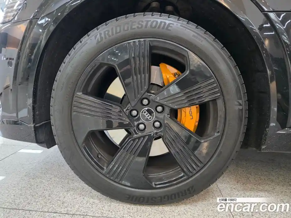 Audi e-tron 2023 Автомат в Москве № 230351, фото 5