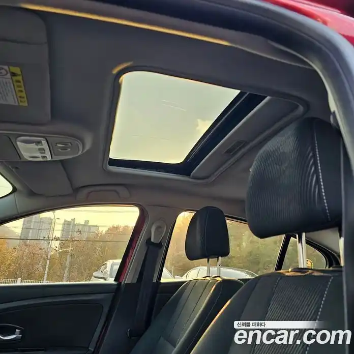 Renault SM3 2015 1.6 Автомат в Москве № 266436, фото 12