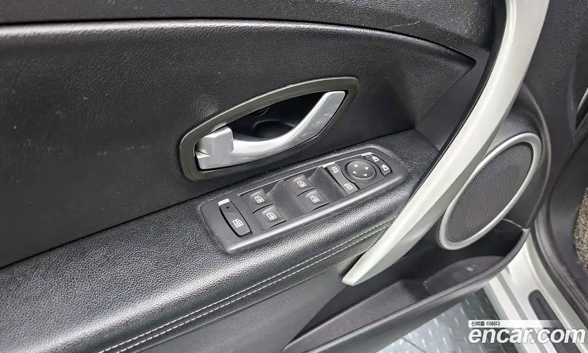 Renault SM3 2010 1.6 Автомат в Москве № 301071, фото 9