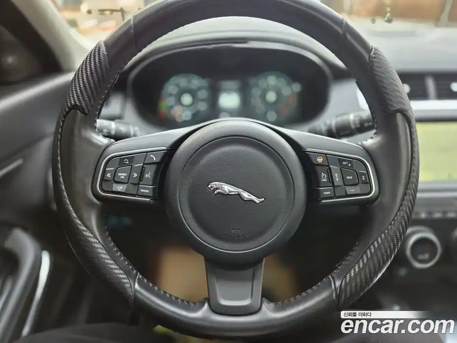 Jaguar E-Pace 2018 2.0 Автомат в Москве № 305182, фото 15