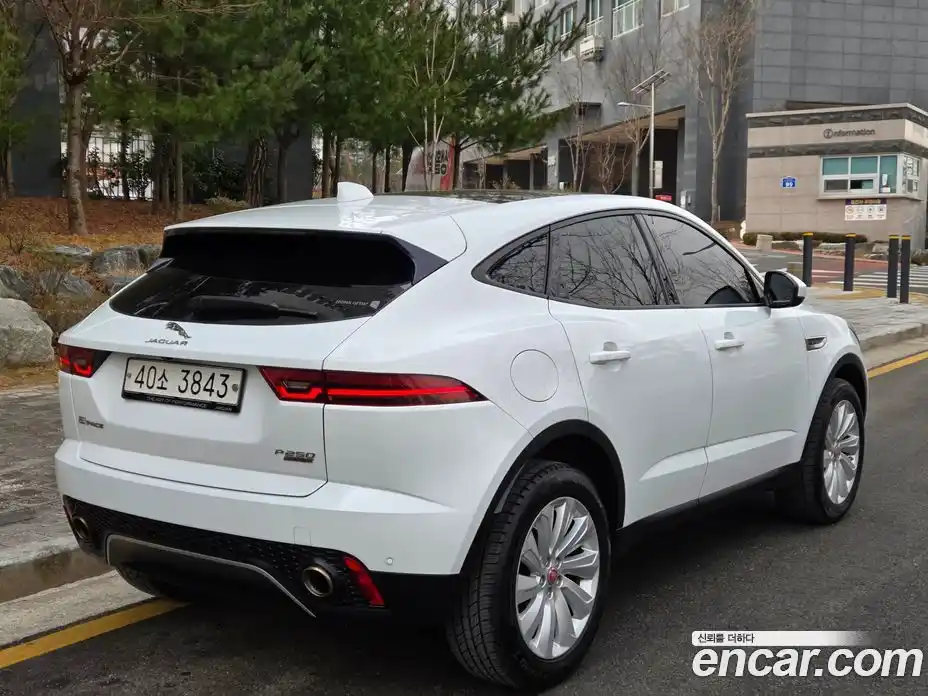 Jaguar E-Pace 2018 2.0 Автомат в Москве № 305182, фото 19