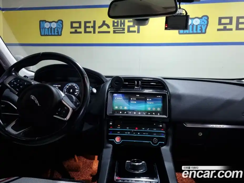 Jaguar F-Pace 2018 2.0 Автомат в Москве № 305210, фото 19