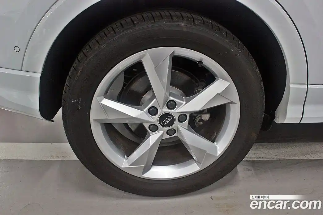 Audi Q3 2024 2.0 Автомат в Москве № 343819, фото 5