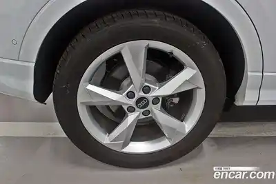 Audi Q3 2024 2.0 Автомат в Москве № 343819, миниатюра 5