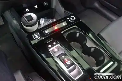 Audi Q6 e-tron 2025 Автомат в Москве № 343838, миниатюра 9