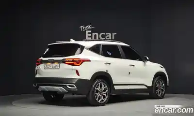 Kia Seltos 2023 1.6 Автомат в Москве № 359572, миниатюра 2