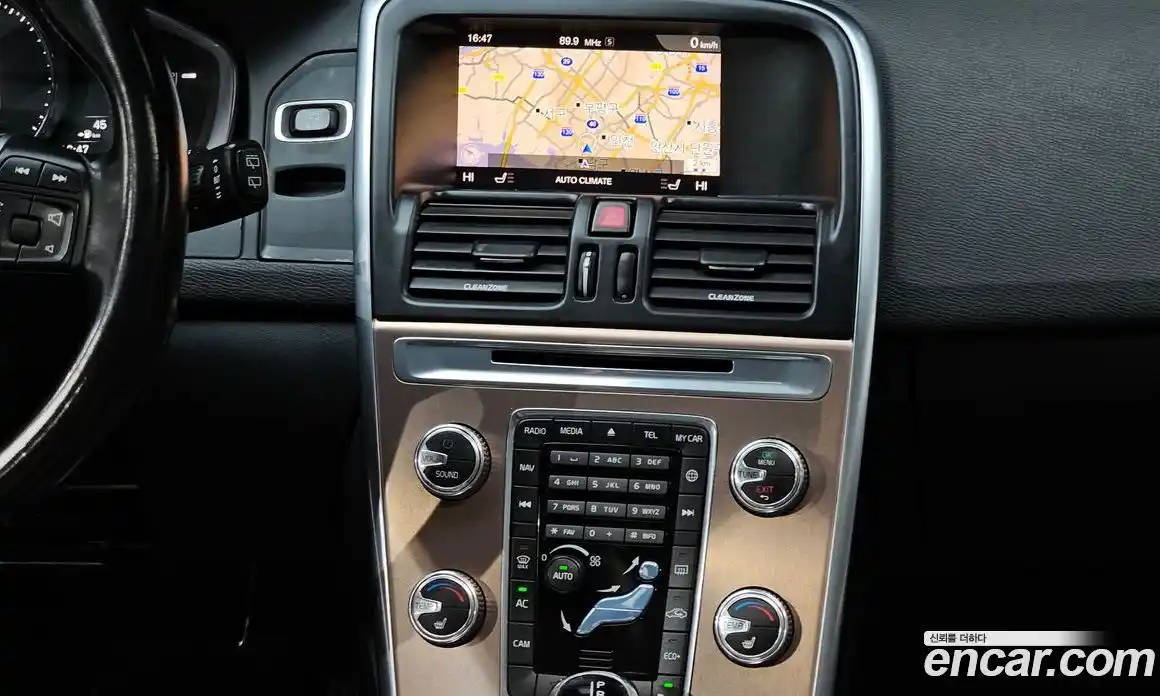 Volvo XC60 2017 2.0 Автомат в Москве № 373919, фото 14