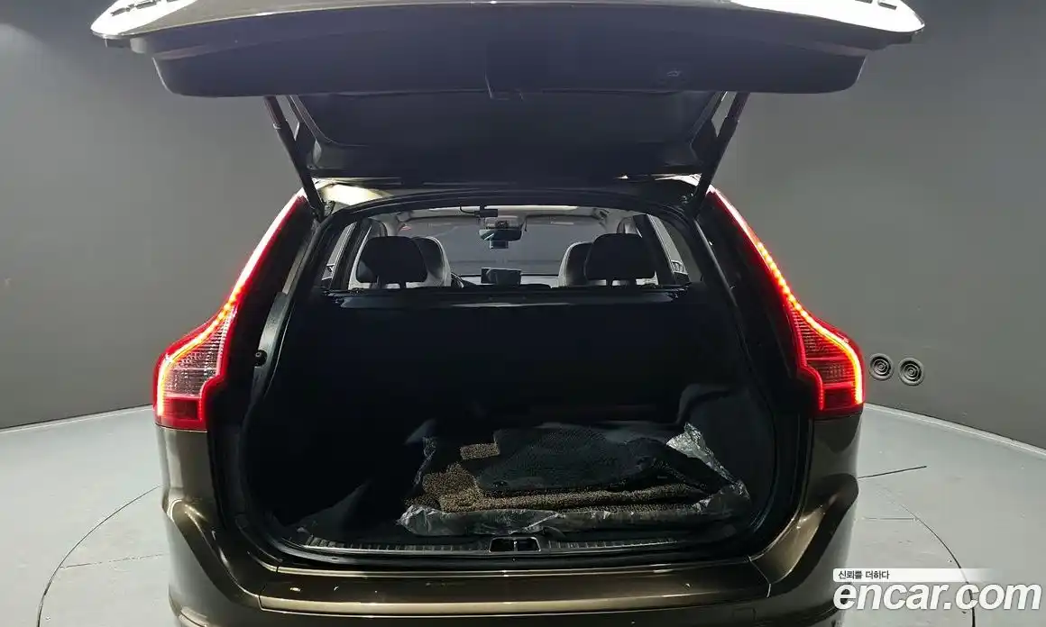 Volvo XC60 2017 2.0 Автомат в Москве № 373919, фото 20