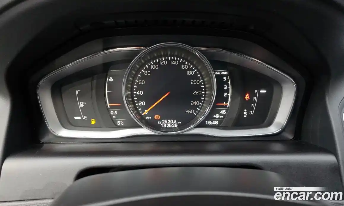 Volvo XC60 2017 2.0 Автомат в Москве № 373919, фото 8