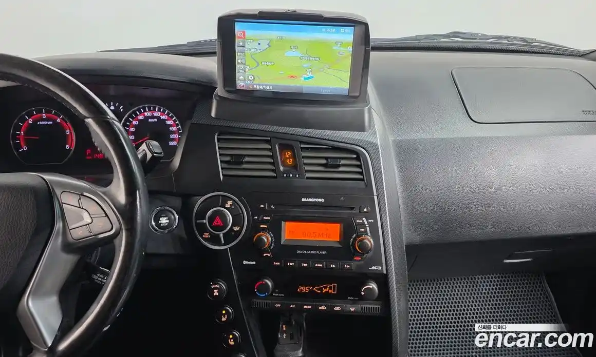 SsangYong Korando 2016 2.0 Автомат в Москве № 421405, фото 15