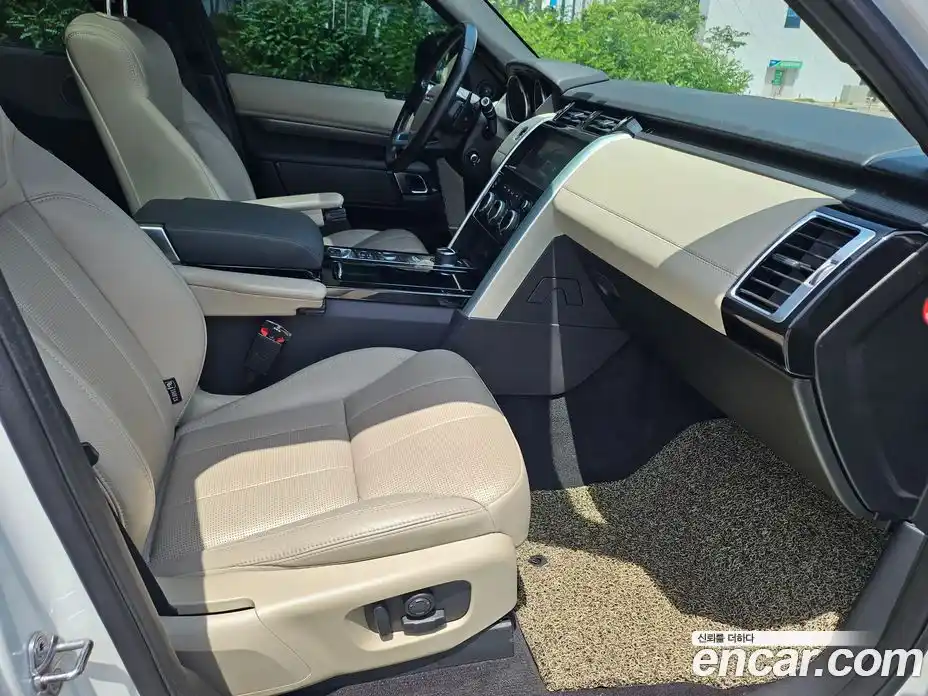 Land Rover Discovery 2017 2.0 Автомат в Москве № 471683, фото 14