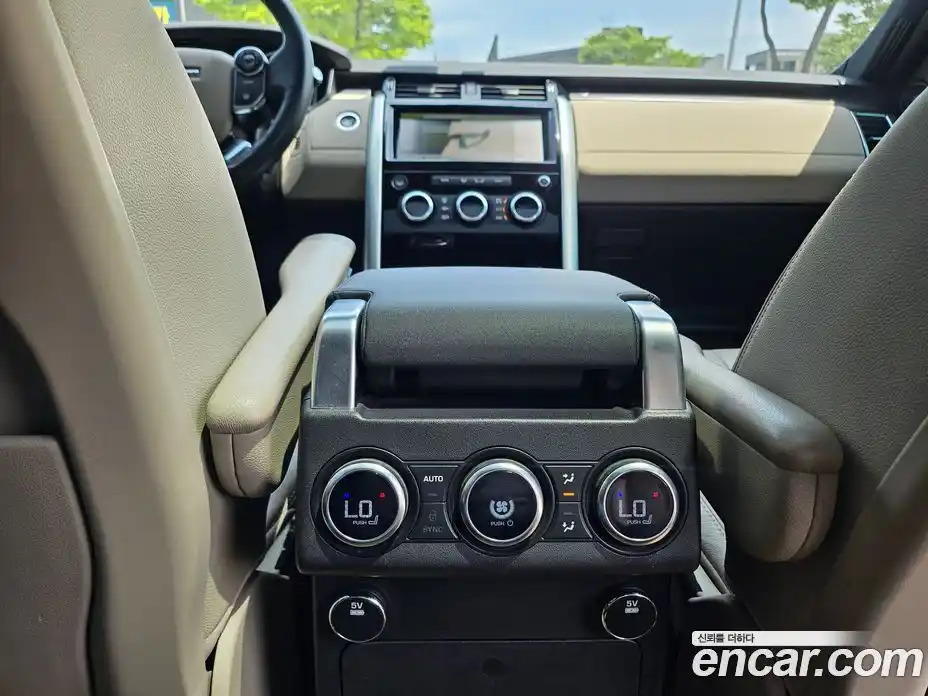 Land Rover Discovery 2017 2.0 Автомат в Москве № 471683, фото 16