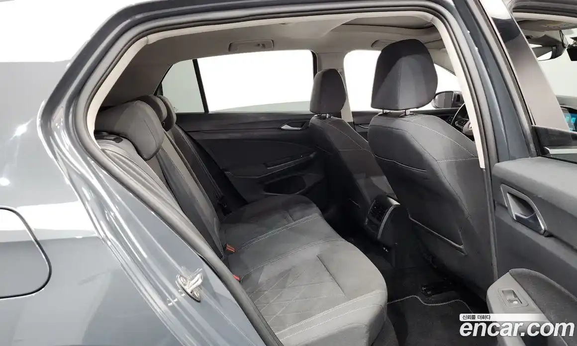 Volkswagen Golf 2022 2.0 Автомат в Москве № 472207, фото 12