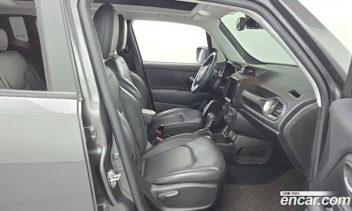 Jeep Renegade 2021 2.4 Автомат в Москве № 472705, фото 11