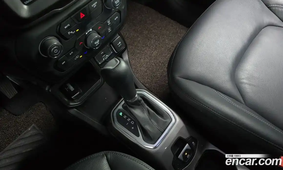 Jeep Renegade 2021 2.4 Автомат в Москве № 472705, фото 9