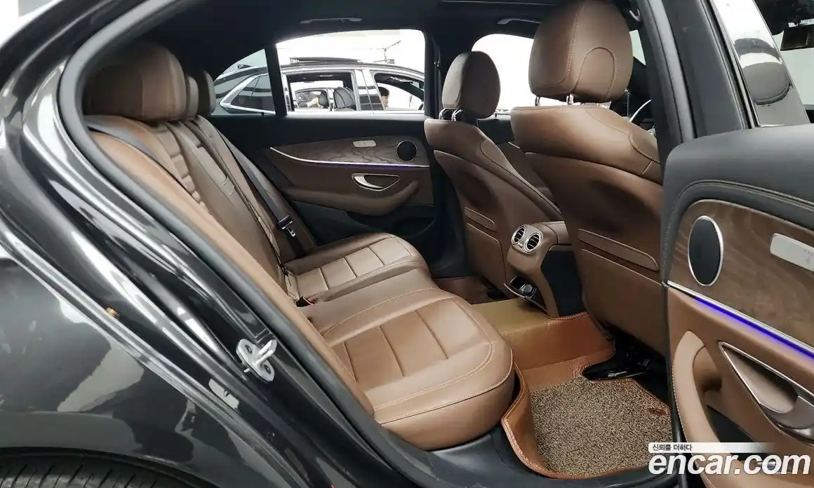 Mercedes-Benz E-Class 2021 2.0 Автомат в Москве № 143558, фото 12