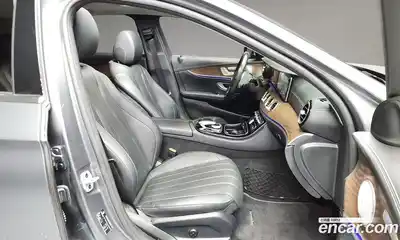 Mercedes-Benz E-Class 2020 2.0 Автомат в Москве № 161839, миниатюра 4