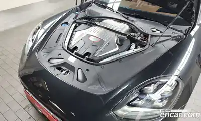 Porsche Panamera, 2023